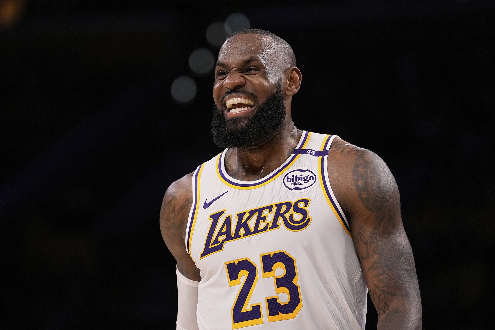 NBA历史第22季得分王 詹姆斯单节统治力碾压全联盟
